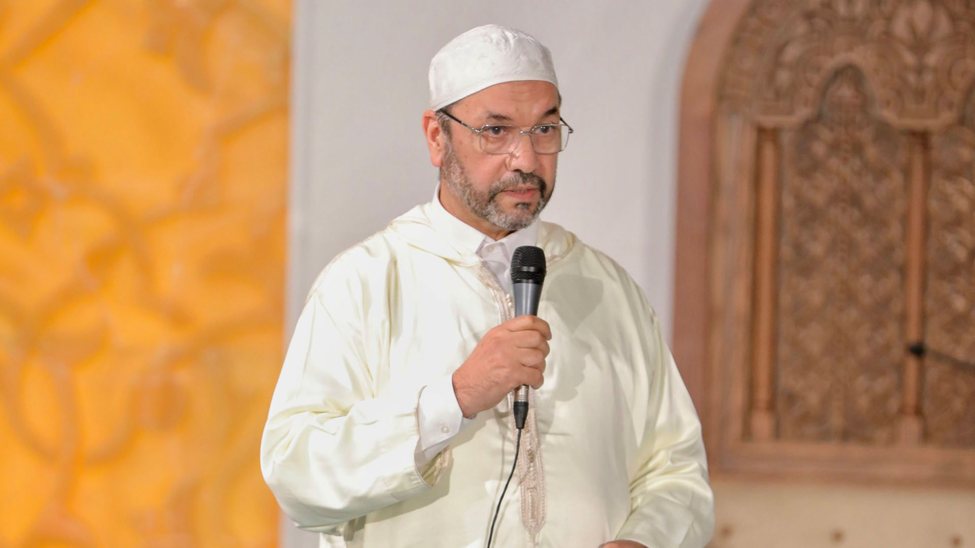 أ.د. موسى إسماعيل يشارك بمداخلة لفائدة الحجاج  بعنوان “فقه الزّحام وأثره في أحكام الحجّ”